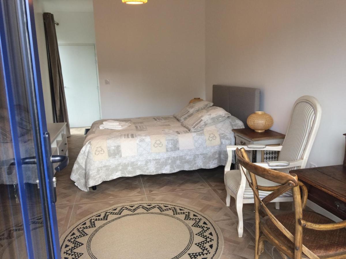 Hotel Les 3 Pigeons Bressuire Zewnętrze zdjęcie